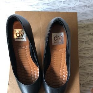 DV Dolce Vita Women's 7.5 Black Leather Heel Pumps